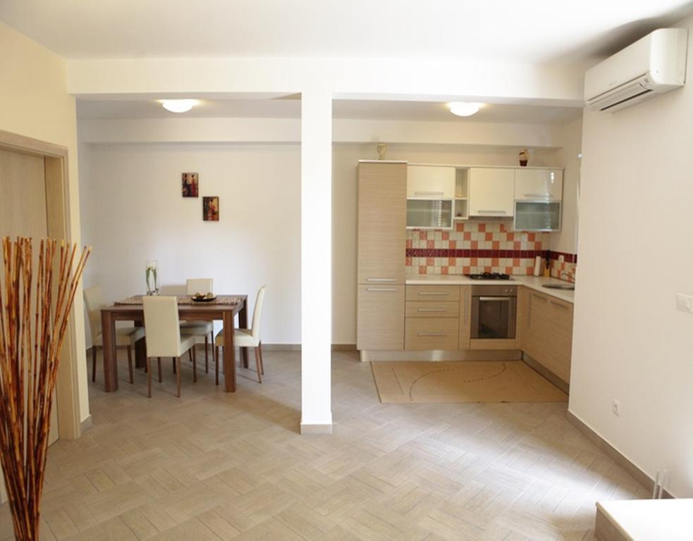 Apartments Vukovic Подстрана Екстер'єр фото