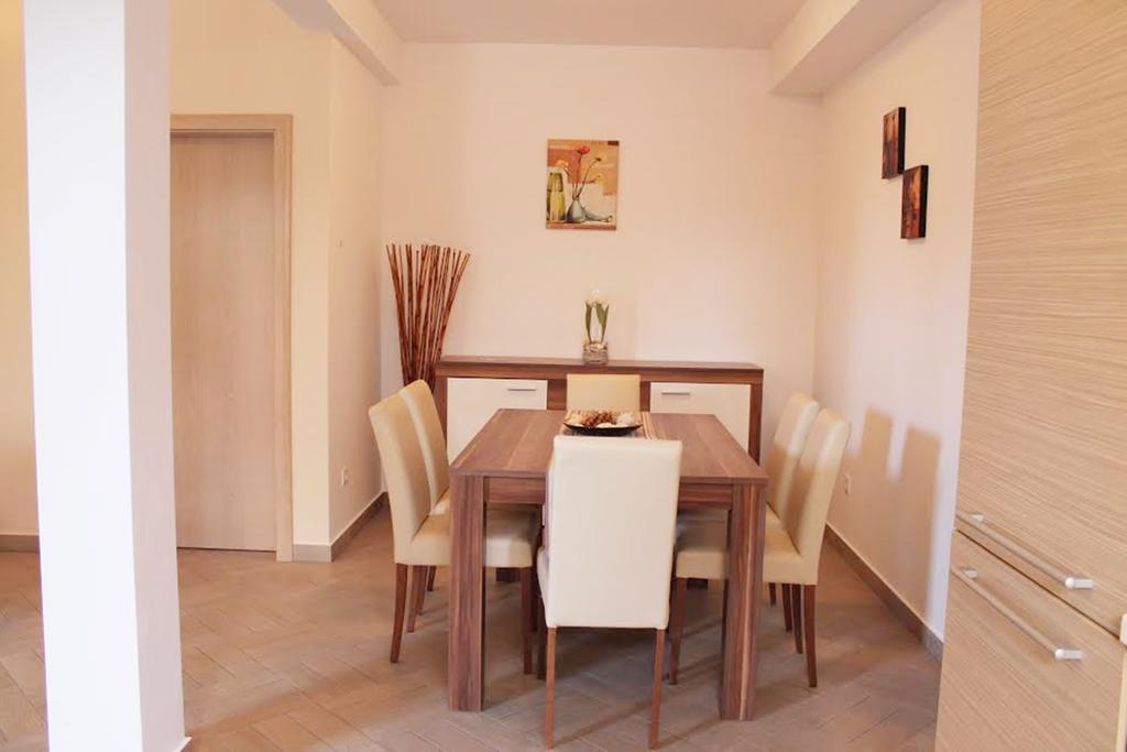 Apartments Vukovic Подстрана Екстер'єр фото