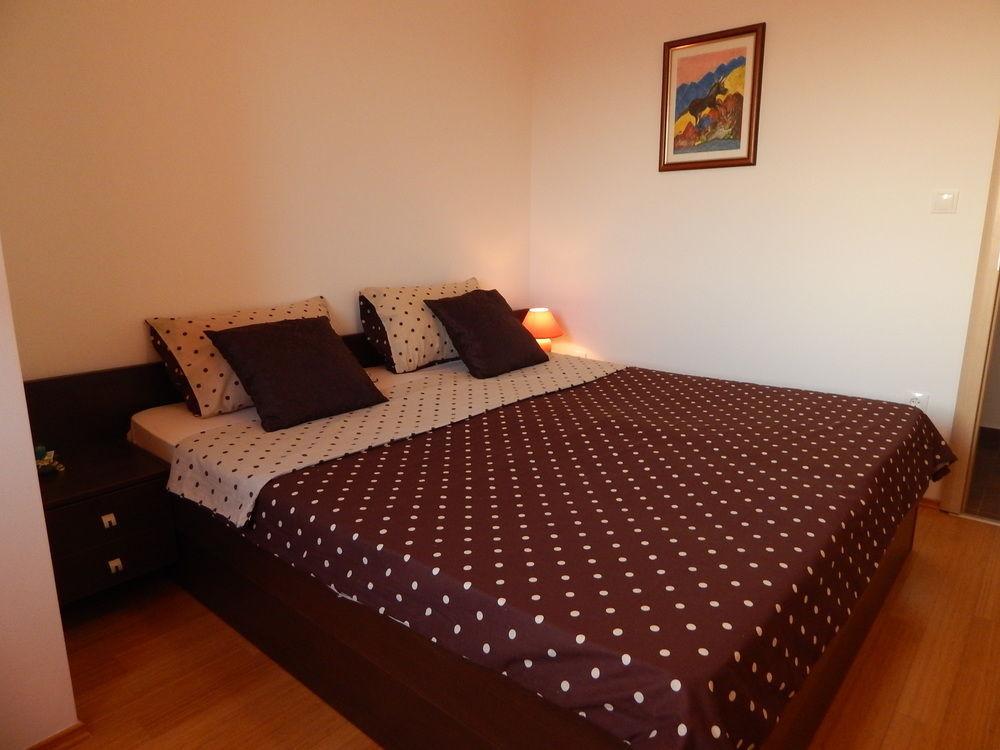 Apartments Vukovic Подстрана Екстер'єр фото