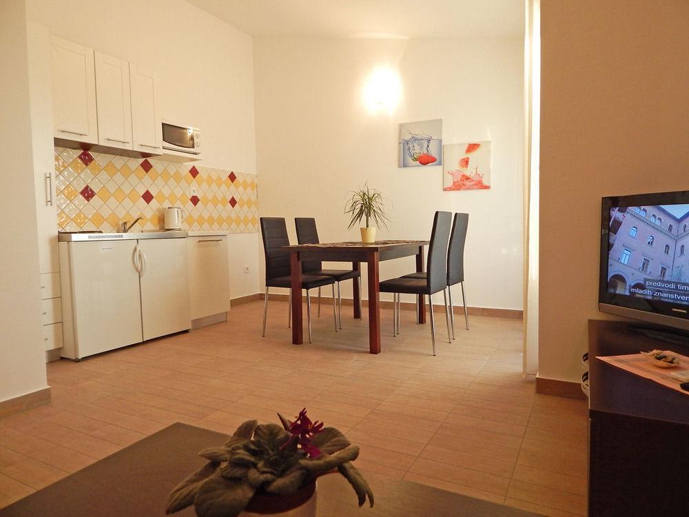 Apartments Vukovic Подстрана Екстер'єр фото