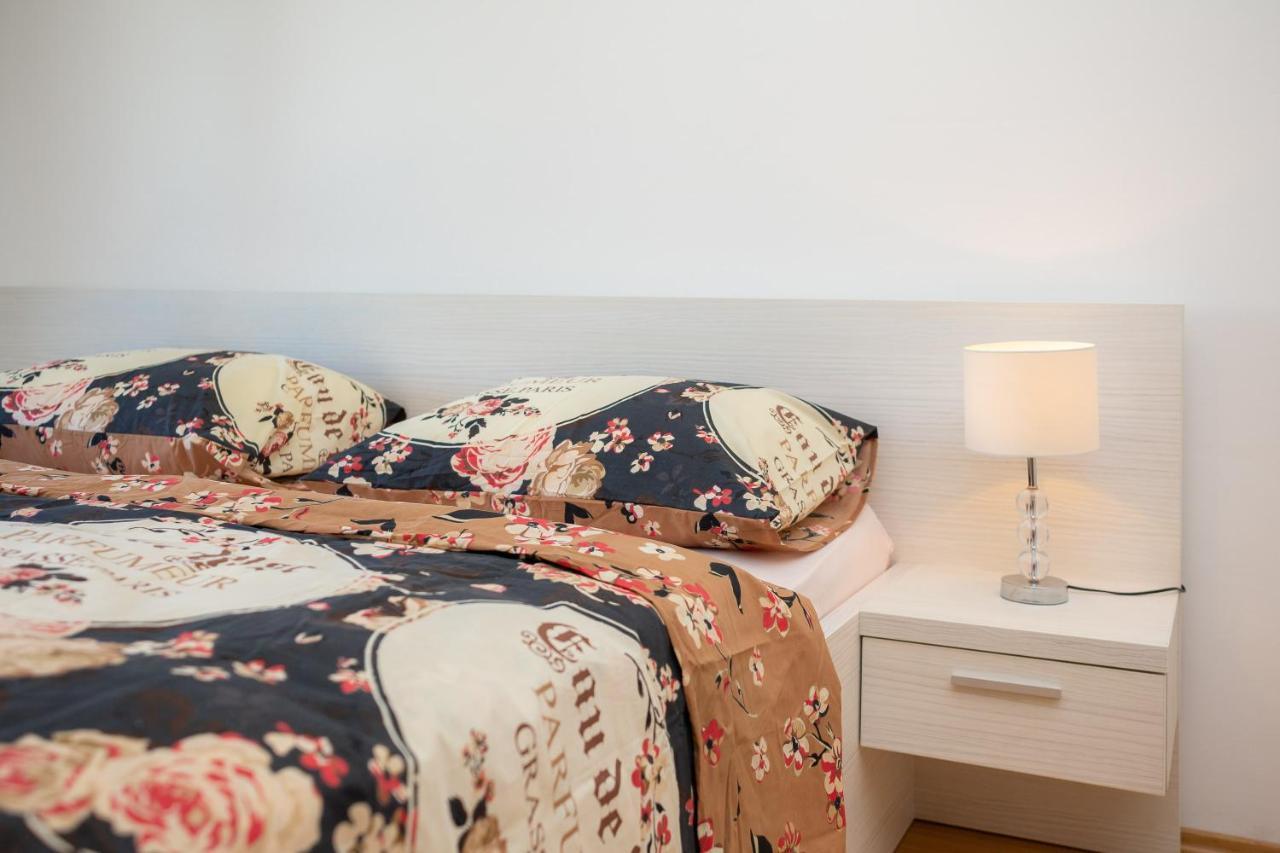 Apartments Vukovic Подстрана Екстер'єр фото