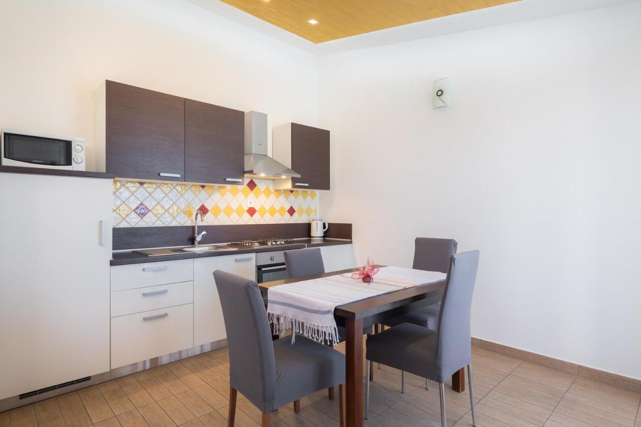Apartments Vukovic Подстрана Екстер'єр фото